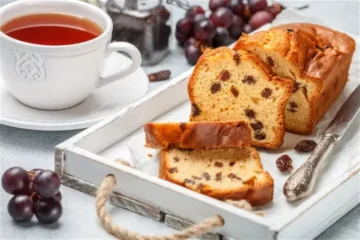 خليكي متفردة دايما .. طريقة عمل إنجلش كيك بالزبيب بأبسط المكونات ليوم مليء بالطاقة والنشاط