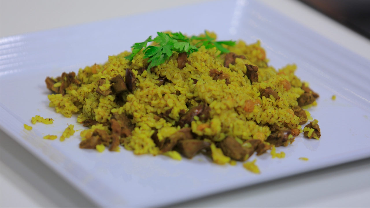 "الطعم المميز الذي لا يقاوم" طريقة عمل الأرز بالكبد والقوانص بخطوات سهلة ومكونات بسيطة 5 “الطعم المميز الذي لا يقاوم” طريقة عمل الأرز بالكبد والقوانص بخطوات سهلة ومكونات بسيطة
