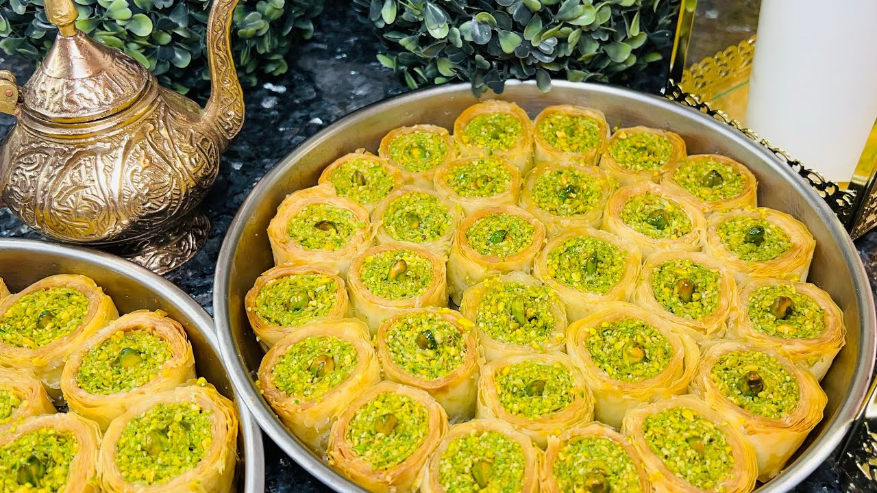 الحلوى الي ستعجب الجميع "البقلاوة المقرمشة" بالشربات والفستق الحلبي طعمها بجد فظيع 5 الحلوى الي ستعجب الجميع “البقلاوة المقرمشة” بالشربات والفستق الحلبي طعمها بجد فظيع