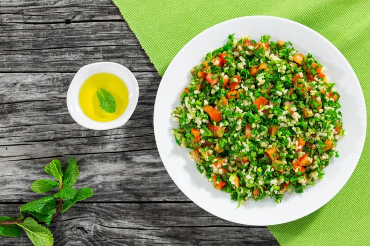 التبولة اللبنانية.. طبق منعش وغني بالعناصر الغذائية