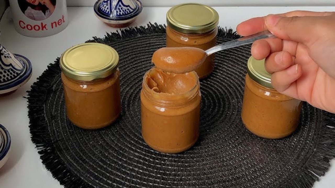 طريقة عمل صوص اللوتس اللذيذ في البيت لجميع أنواع الحلويات والايس كريم طعمه يجنن 5 طريقة عمل صوص اللوتس اللذيذ في البيت لجميع أنواع الحلويات والايس كريم طعمه يجنن