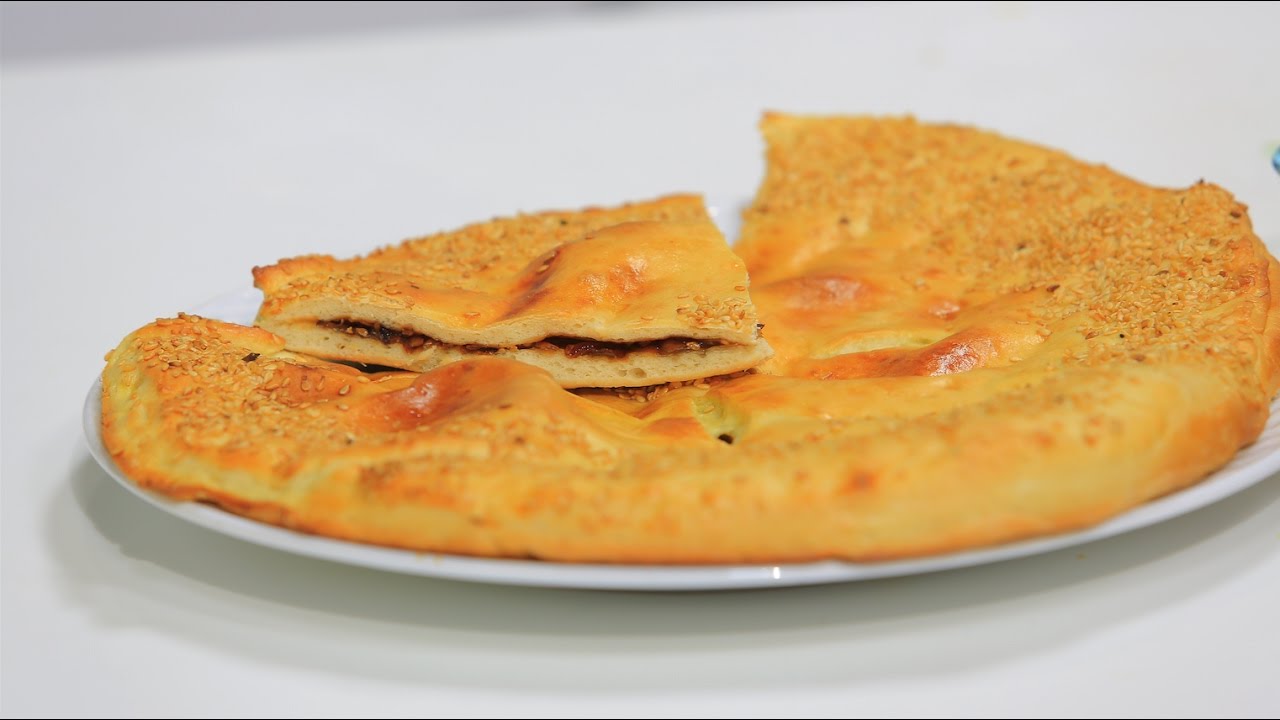 فطائر الطاسة المحشية بالبصل المكرمل لذيذة جداً للعشاء 5 فطائر الطاسة المحشية بالبصل المكرمل لذيذة جداً للعشاء