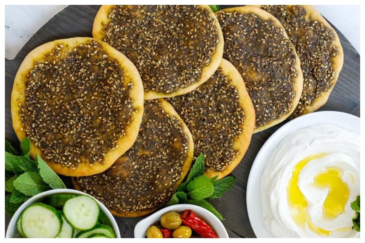 مناقيش الزعتر بقوام خفيف وهش في المنزل 5 مناقيش الزعتر بقوام خفيف وهش في المنزل