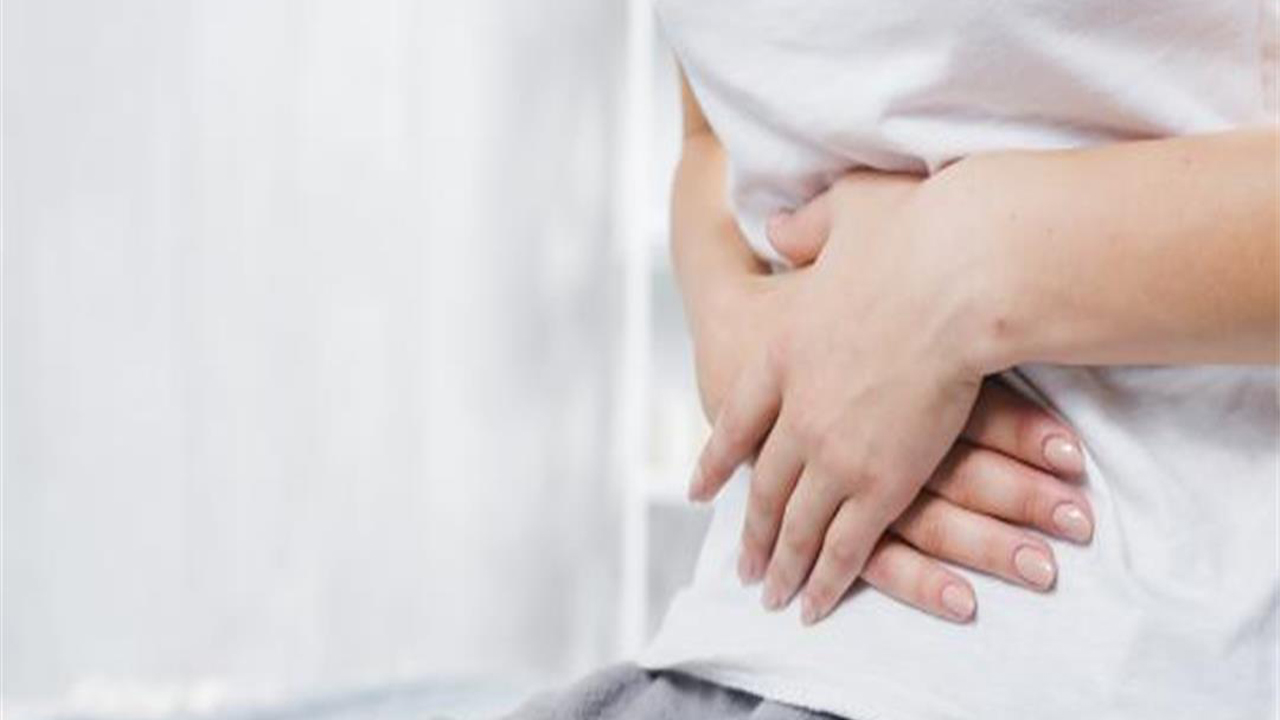 تعرف على طرق وعلاج ألم البطن بالمشروبات الطبيعية 5 تعرف على طرق وعلاج ألم البطن بالمشروبات الطبيعية