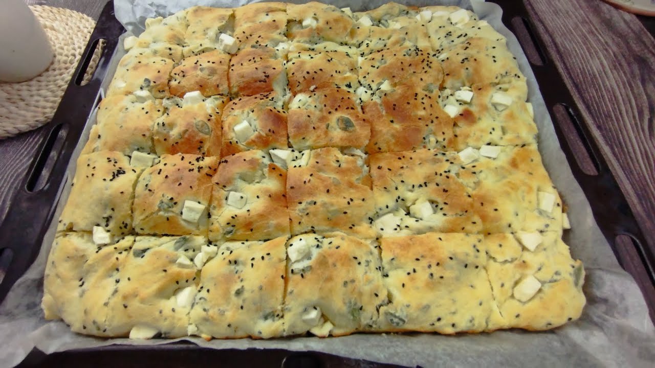 فطيرة الجبنة والزعتر الأخضر بحجم عائلي
