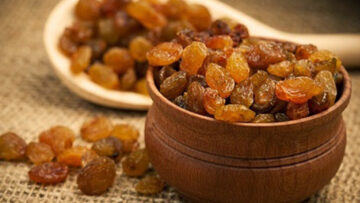 تعرف على ما يحدث لجسمك عند تناول الزبيب