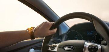 كم تبلغ المسافة بين مكة المكرمة والمدينة المنورة؟