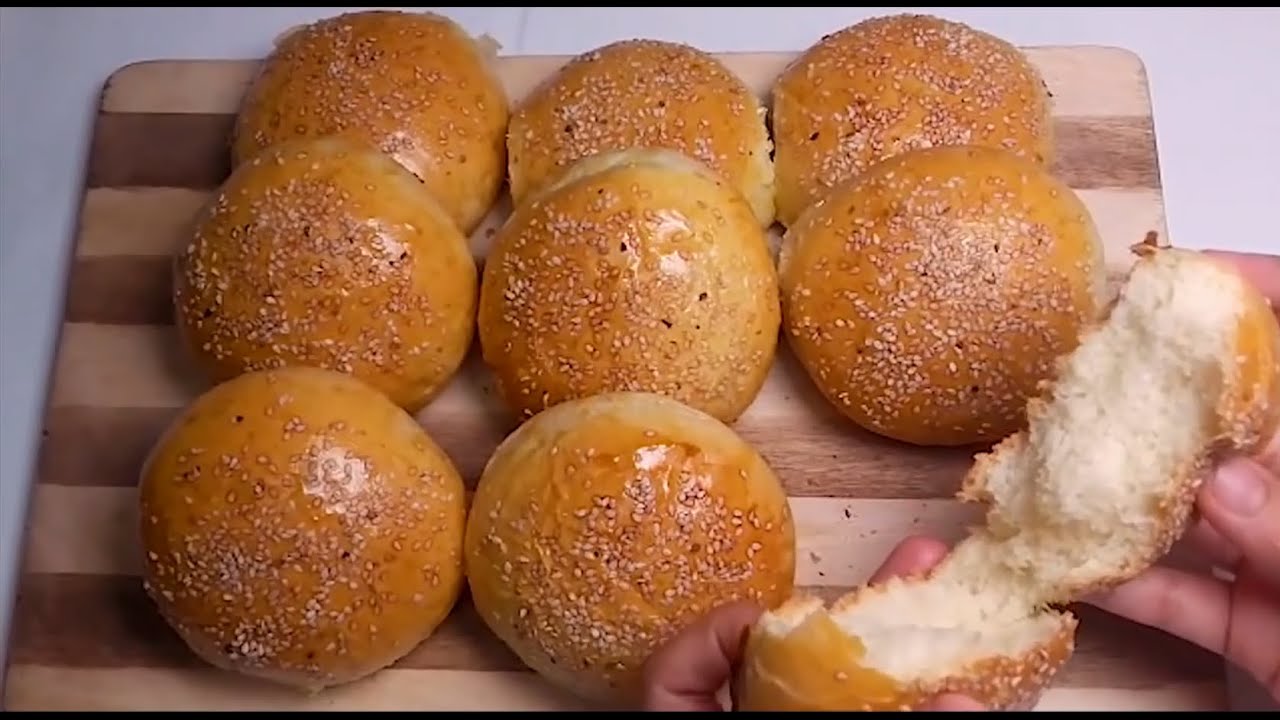 استعداداً لعودة المدارس بعد العطلة .. طريقة تحضير العيش الكيزر بالعجينة الذهبية لأطفالك في المنزل