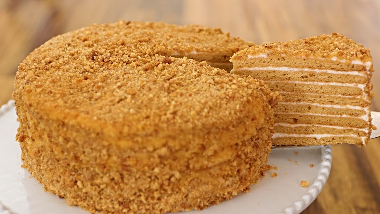 كيكة العسل الروسية حضريها في بيتك بسكل سهولة ووداعاً للكيكة العادية وجددي فيها لضيوفك 5 كيكة العسل الروسية حضريها في بيتك بسكل سهولة ووداعاً للكيكة العادية وجددي فيها لضيوفك