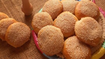بنص كيلو دقيق حضري قرص السمسم والسكر بالمنزل بعدد كبير بأقل تكلفة