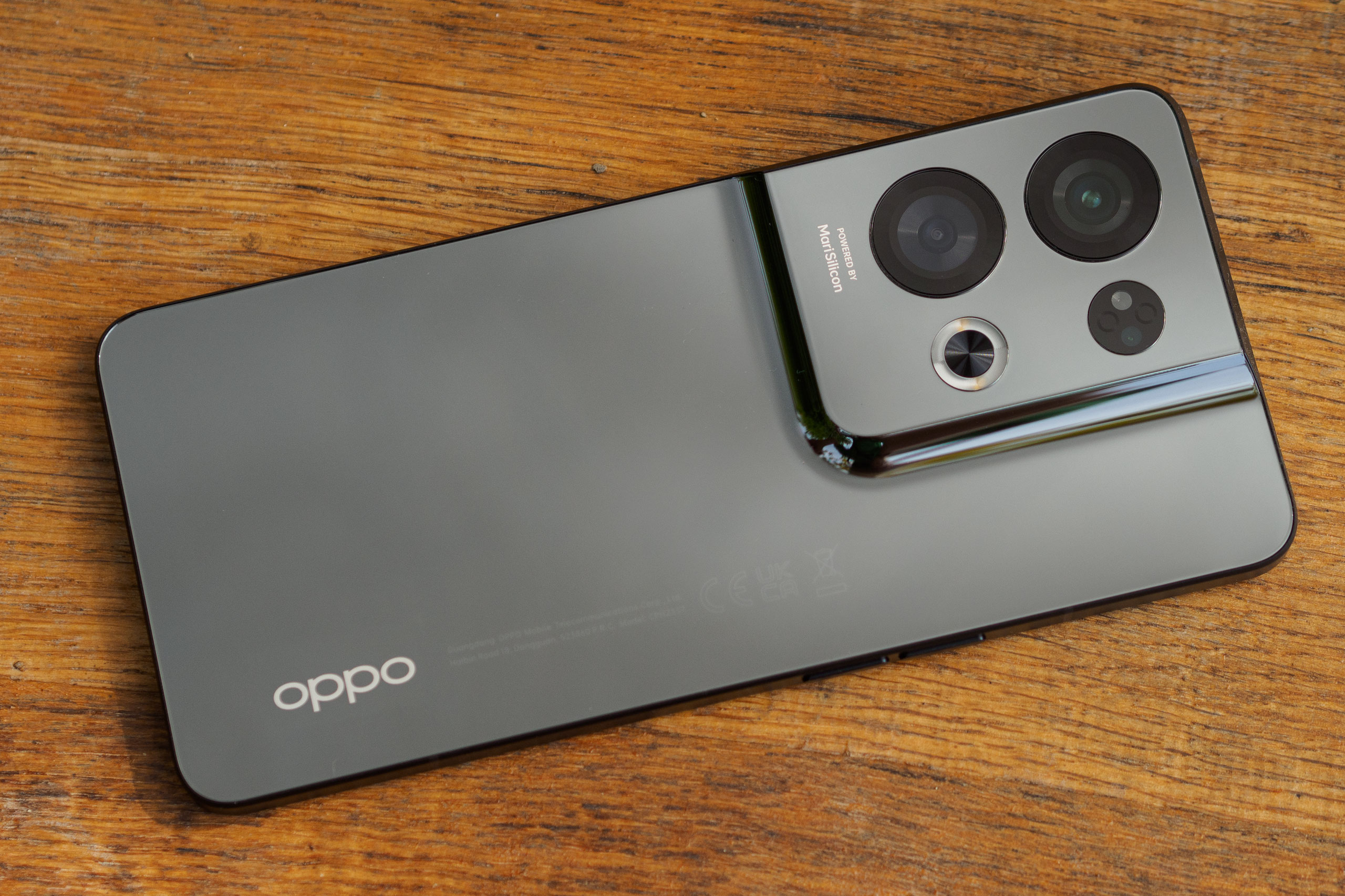 مميزات أفضل هاتف من Oppo فئة متوسطة عليا ومعرفة أسعاره داخل السعودية والإمارات 5 مميزات أفضل هاتف من Oppo فئة متوسطة عليا ومعرفة أسعاره داخل السعودية والإمارات