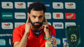 ناقد رياضي يوجه رسالة هامة للنجم المصري “محمد صلاح” بشأن قرار مغادرة المنتخب