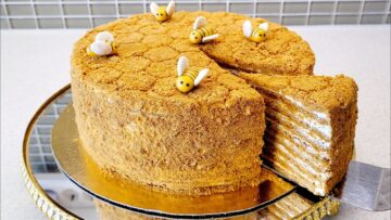 طريقة عمل كيكة العسل الروسية بكوبايتين ونص دقيق ومن غير حليب وهتاكلي أحلى حلوى راقية