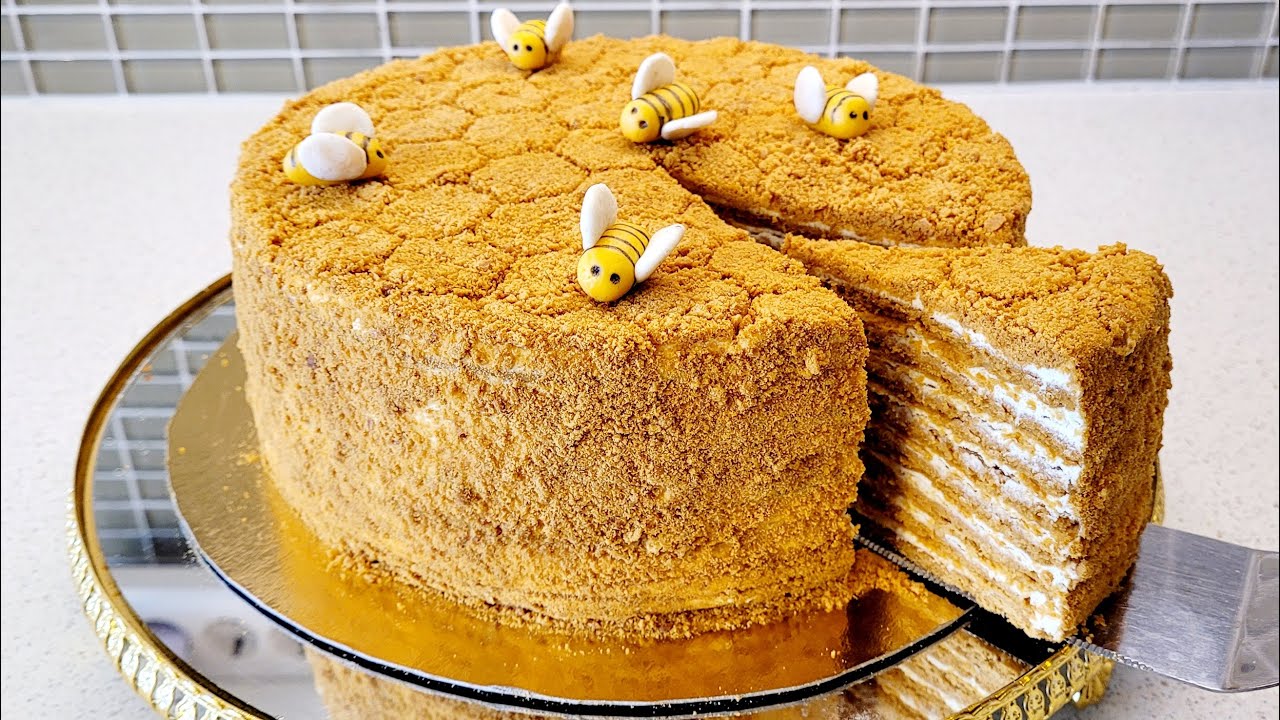طريقة عمل كيكة العسل الروسية بكوبايتين ونص دقيق ومن غير حليب وهتاكلي أحلى حلوى راقية