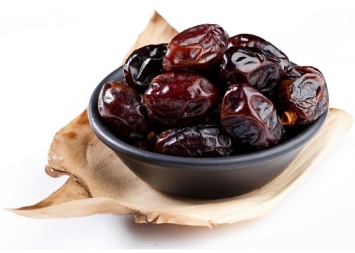 هذا ما سيحدث لجسمك عند تناول العجوة.. وهؤلاء ممنوعون من تناولها