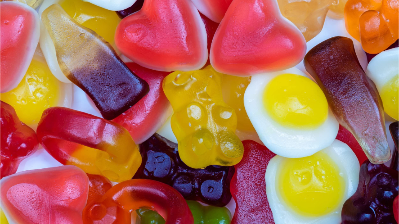 4 طرق مختلفة لعمل حلوى الدببة المطاطية "الجيلي كولا" في البيت بمكونات متوفرة واقتصادية هتعملي عدد لا نهائي من الكاندي 5 4 طرق مختلفة لعمل حلوى الدببة المطاطية “الجيلي كولا” في البيت بمكونات متوفرة واقتصادية هتعملي عدد لا نهائي من الكاندي