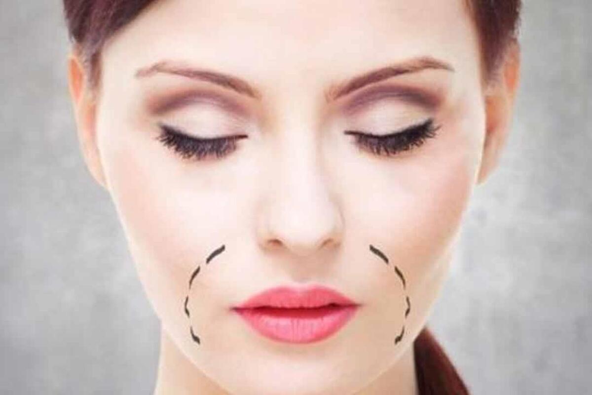 علاج منزلي فعال والنتيجة رائعة … وصفات طبيعية لتفتيح منطقة حول الفم