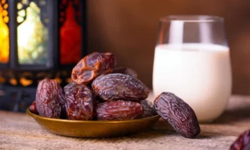 كل سنة وأنتم طيبين .. طريقة عمل التمر باللبن لشهر رمضان