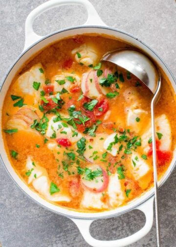 وصفة سهلة وسريعة… طريقة عمل شوربة السمك بالخضروات