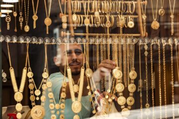 سعر الذهب اليوم الأحد 25 فبراير 2024.. والتموين توجه نصيحة للراغبين في الشراء