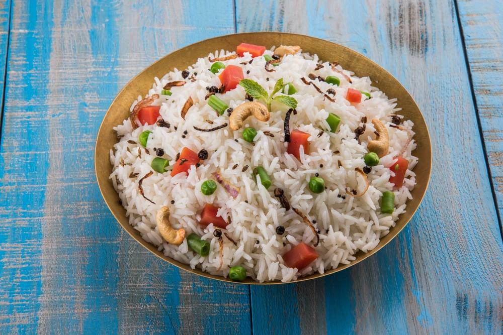 طريقة عمل الأرز بالخضار والجزر في المنزل بطريقة سهلة وبسيطة وغير مكلفة