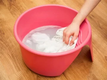 الغسيل هيبرق من البياض.. خلطة جهنمية لتنظيف الملابس البيضاء والملونة من الاصفرار والعرق في ثواني هترجع جديدة لانج