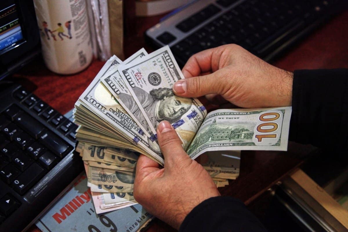 سعر الدولار مقابل الجنيه المصري في البنوك الحكومية والخاصة اليوم الأحد 4 فبراير 2024 بعد رفع الفائدة