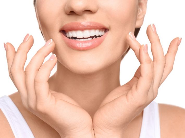 احصلي على أجمل ابتسامة بأسنان بيضاء بوصفات طبيعية في المنزل وغير مكلفة 7 احصلي على أجمل ابتسامة بأسنان بيضاء بوصفات طبيعية في المنزل وغير مكلفة