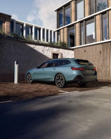 شركة بي إم دبليو تعلن عن سياراتها الجديدة BMW i5 Touring الكهربائية