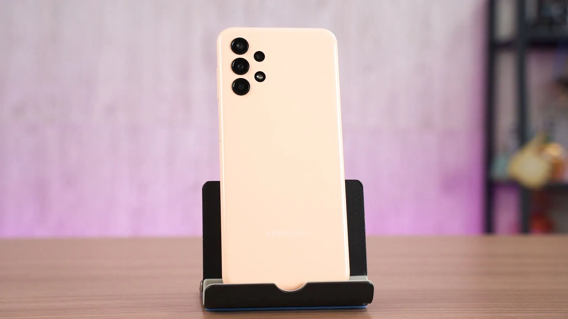 بـ 5 كاميرات وبطارية قوية.. سامسونج تُحطم الأسعار بهاتف Galaxy A13 الأنيق