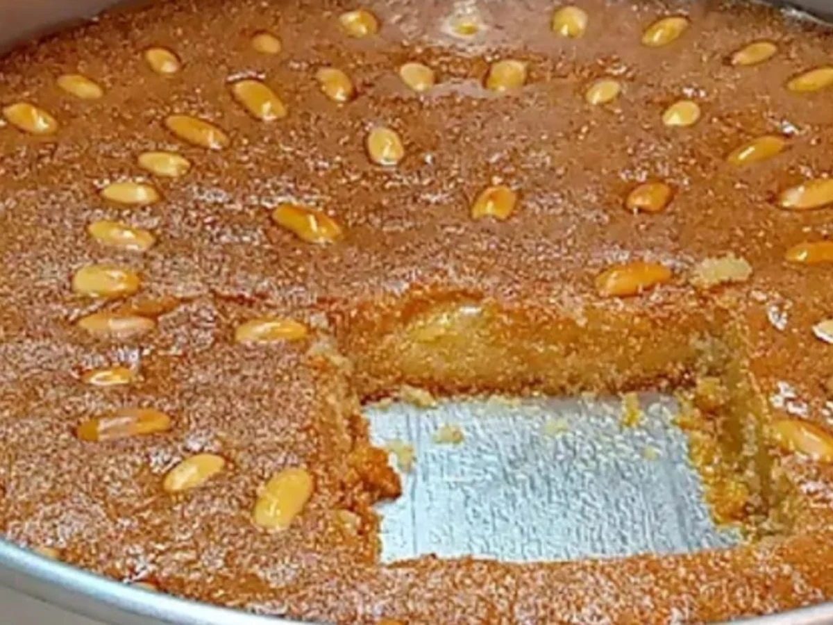 بأسرار الحلواني.. طريقة عمل البسبوسة المرملة بالسميد في البيت بطعم وشكل رائع لا يمكن أن يقاوم 5 بأسرار الحلواني.. طريقة عمل البسبوسة المرملة بالسميد في البيت بطعم وشكل رائع لا يمكن أن يقاوم