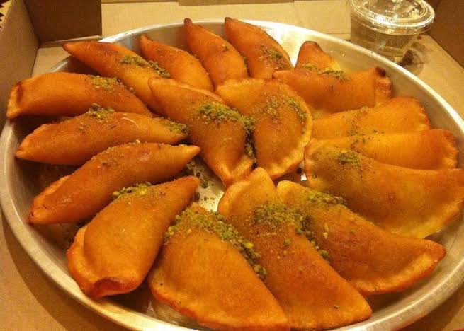 رمضان كريم اعرفي طريقة القطايف الرمضانية: طعم لا مثيل له بمكونات بسيطة من البيت!