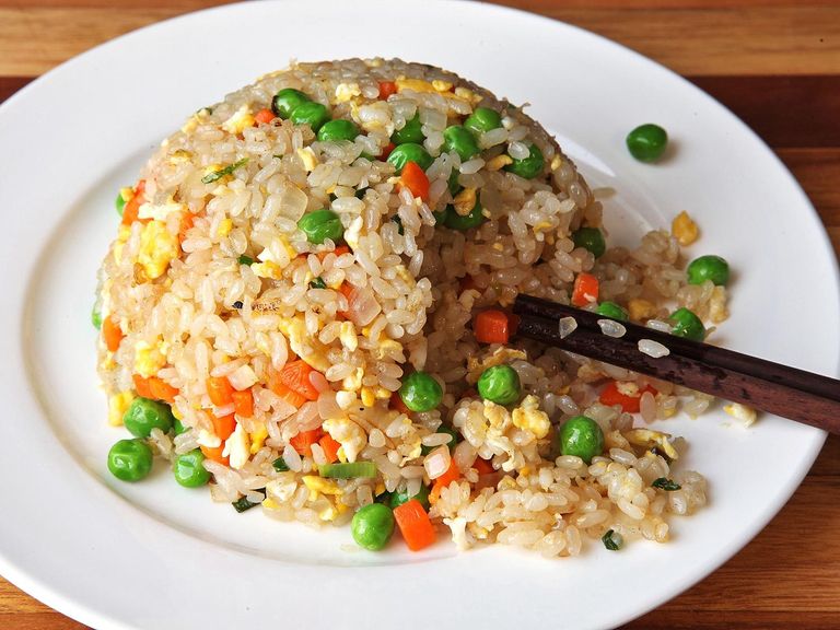 لذيذ وصحي.. طريقة عمل الأرز بالخضروات المشكلة