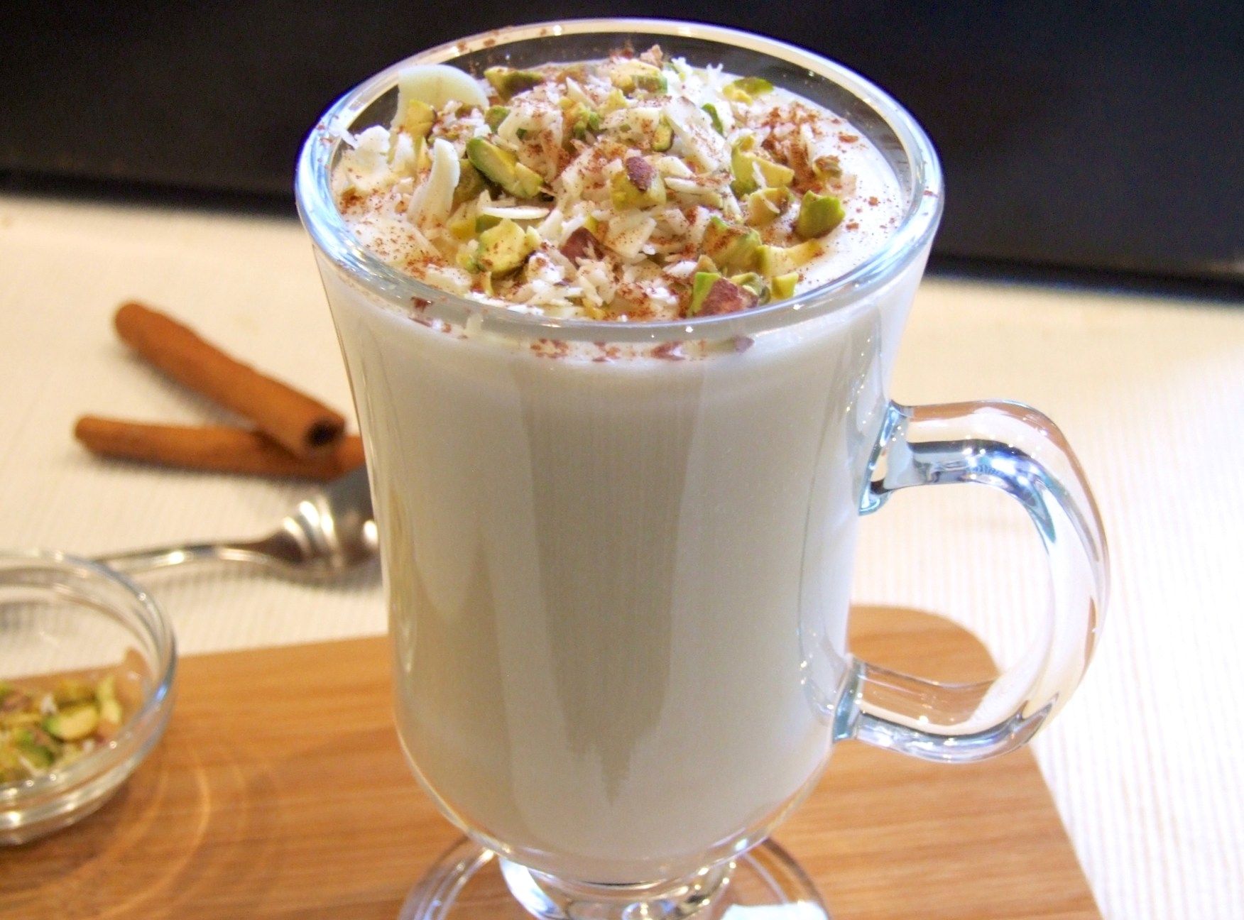 مشروبات الشتاء اللذيذة.. 4 طرق مختلفة ولذيذة لعمل السحلب 5 مشروبات الشتاء اللذيذة.. 4 طرق مختلفة ولذيذة لعمل السحلب