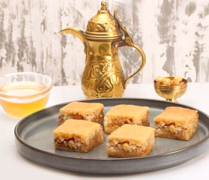 الهريسة الإسكندراني على أصولها مرملة وطرية أحلى من المحلات
