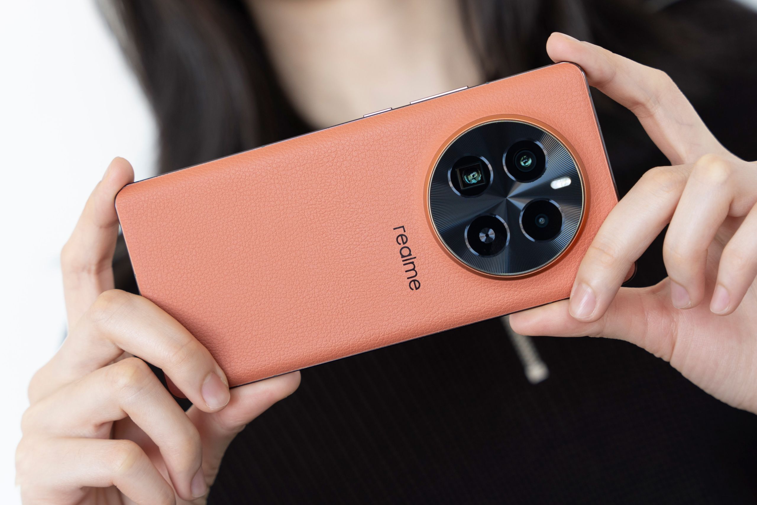 هاتف متكامل يلبي جميع احتياجاتك.. "Realme GT5 Pro" تصميم فريد وأداء قوي بسعر معقول 5 هاتف متكامل يلبي جميع احتياجاتك.. “Realme GT5 Pro” تصميم فريد وأداء قوي بسعر معقول