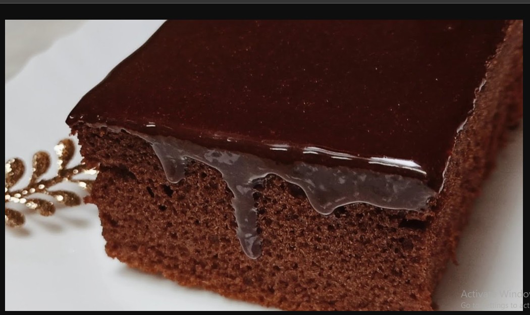 كيكة شوكولاتة غرقانة بصوص رهيب.. كيك الشاتوه انجح وأحلي الكيكات اللي ممكن تجربوها هشة ومرتفعه اقتصادية جداً ومفيش أسهل منها