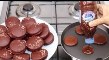 بدون فرن اعملي نايتي الطاسة بالشوكولاتة بكل سهولة