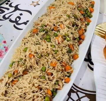 الأرز البسمتي بالبازلاء والجزر طبق سهل ولذيذ ومغذي بمكونات بسيطة