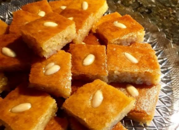 حضري حلويات شرقية البسبوسة بالمكسرات والقطر
