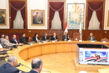محافظ القاهرة يُصدر قرار هام بشأن تراخيص المحال العامة 