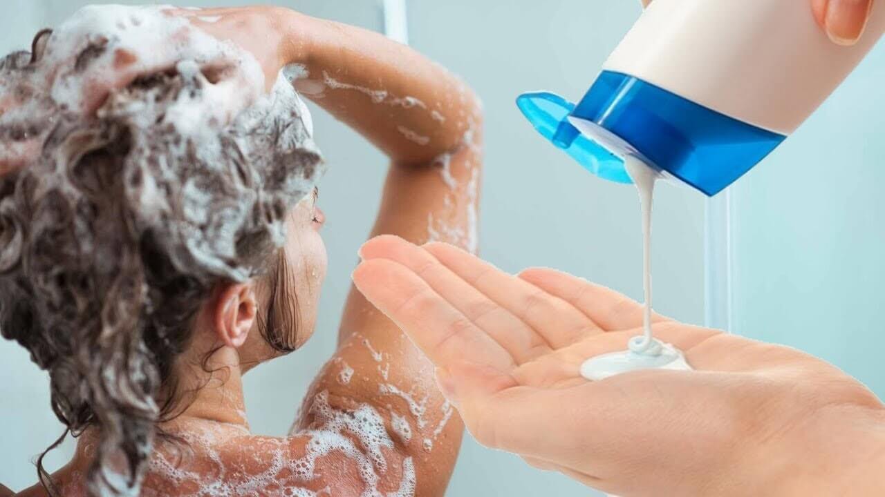 أسهل طريقة عمل شامبو طبيعي في البيت يطول الشعر ويمنع التساقط والقشرة نهائيا 5 أسهل طريقة عمل شامبو طبيعي في البيت يطول الشعر ويمنع التساقط والقشرة نهائيا