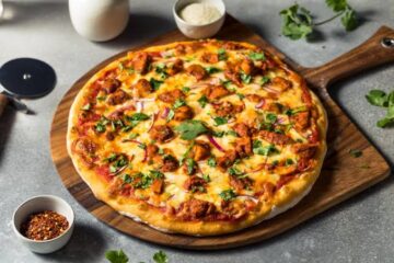 بأسرار إيطاليا.. طريقة عمل بيتزا الدجاج في المنزل اقتصادية وماتفرقش عن الجاهزة شيء.. جنني جيرانك بالريحة!