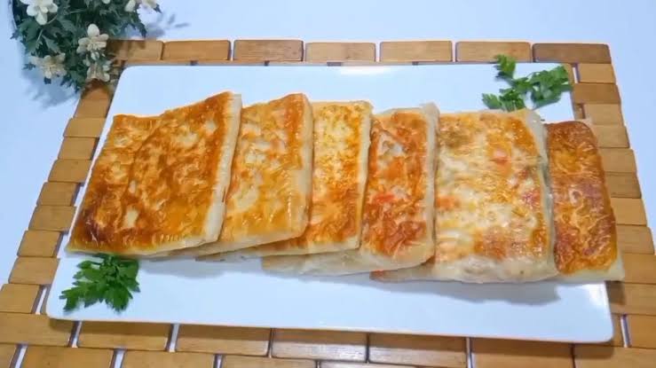 أحلى من المحلات.. طريقة عمل الجلاش مطبق بالزبادي ألذ وجبة يعشقها الكبار والصغار 5 أحلى من المحلات.. طريقة عمل الجلاش مطبق بالزبادي ألذ وجبة يعشقها الكبار والصغار