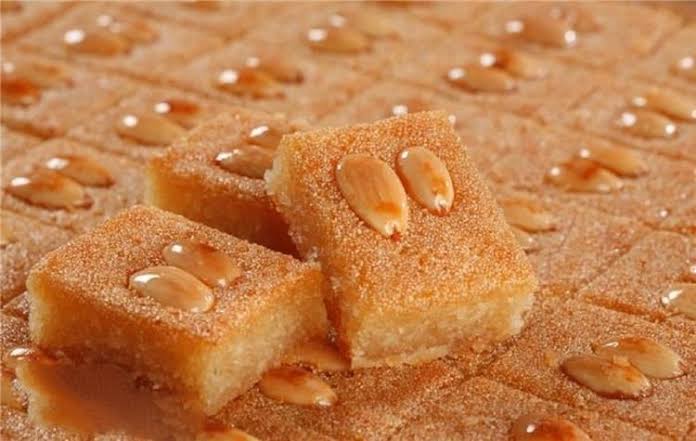 ولا بتاعت المحلات… طريقة عمل البسبوسة بقوام هش يذوب في الفم وطعم أحلى من الجاهزة 5 ولا بتاعت المحلات… طريقة عمل البسبوسة بقوام هش يذوب في الفم وطعم أحلى من الجاهزة