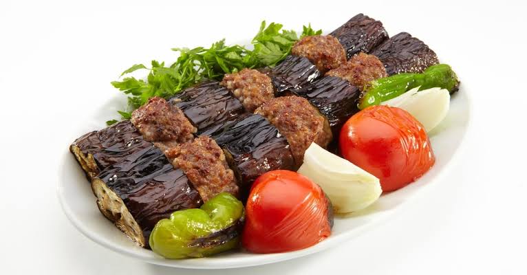 الكباب الاقتصادي.. طريقة عمل كباب الباذنجان في المنزل بتكلفة قليلة وطعم خرافي لا يقاوم 5 الكباب الاقتصادي.. طريقة عمل كباب الباذنجان في المنزل بتكلفة قليلة وطعم خرافي لا يقاوم