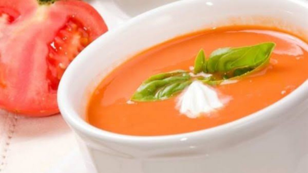 بخطوات سهلة للغاية وفي اسرع وقت طريقة عمل شوربة الطماطم بالكريمة