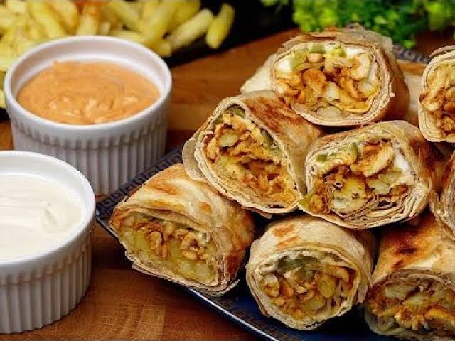 من المطبخ السوري.. طريقة عمل شاورما الدجاج الأصيلة بتتبيلة مميزة وطعم خرافي أحلى من المطاعم