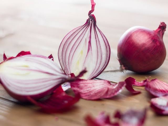 ماذا يحدث عند وضع بصلة في غرفتك أثناء النوم؟.. ستندهش بالنتائج 5 ماذا يحدث عند وضع بصلة في غرفتك أثناء النوم؟.. ستندهش بالنتائج