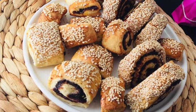 على أصوله اعملي المنين بالسمسم بطريقة بسيطة وطعم خرافي لكي ولأولادك في المنزل 5 على أصوله اعملي المنين بالسمسم بطريقة بسيطة وطعم خرافي لكي ولأولادك في المنزل
